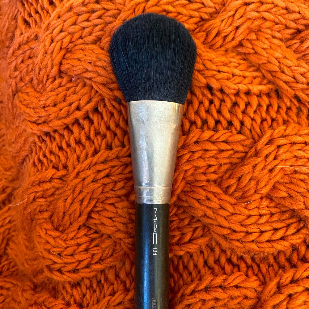 MAC 134 short powder brush synthetic used classic handmade blush bronzer